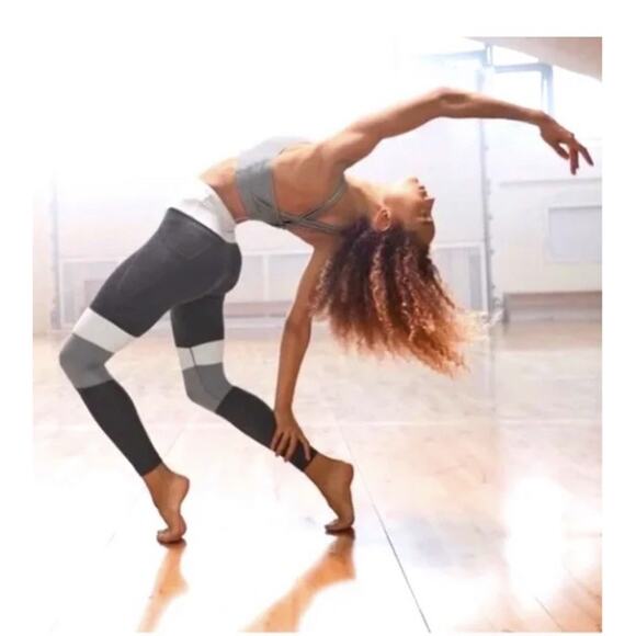 Athleta Pants - Athleta modblock salutation leggings colorblock Gray White Small